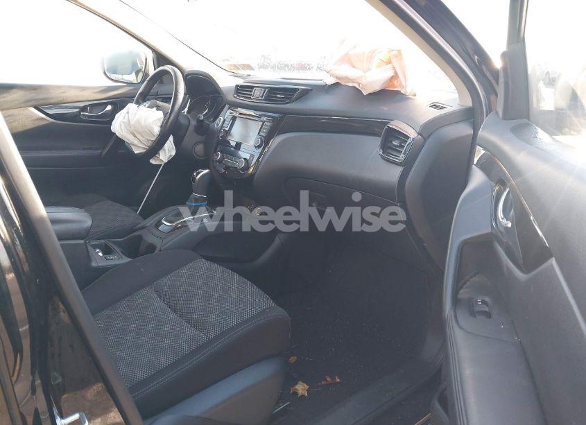 Photo 5 of 2019 Nissan Rogue SPORT SV (VIN JN1BJ1CRXKW623103)