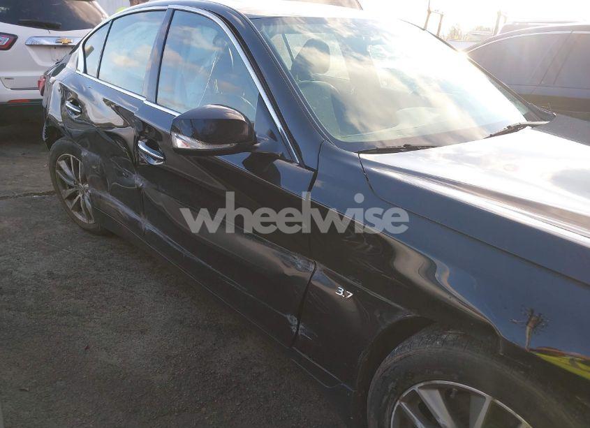 Photo 6 of 2015 Infiniti Q50 (VIN JN1BV7APXFM338248)