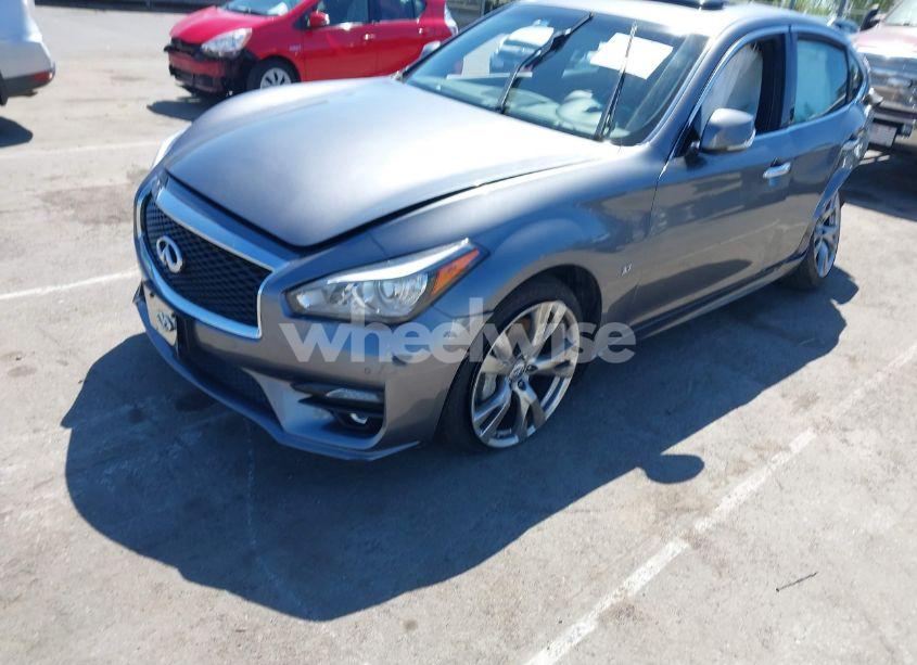 Photo 2 of 2018 Infiniti Q70 3.7 LUXE (VIN JN1BY1AP2JM181019)