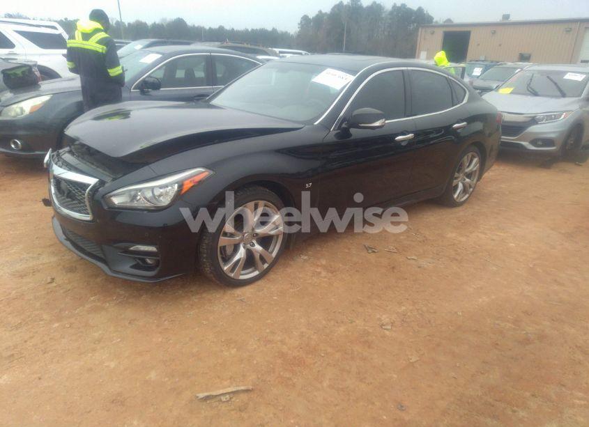 Photo 2 of 2015 Infiniti Q70 3.7 (VIN JN1BY1AP5FM541228)