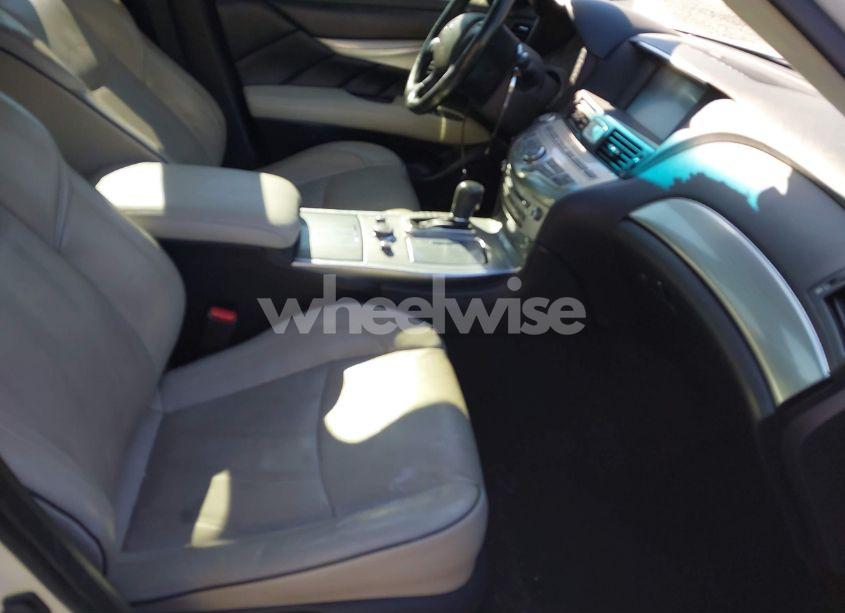 Photo 5 of 2018 Infiniti Q70 3.7 LUXE (VIN JN1BY1AP5JM181144)