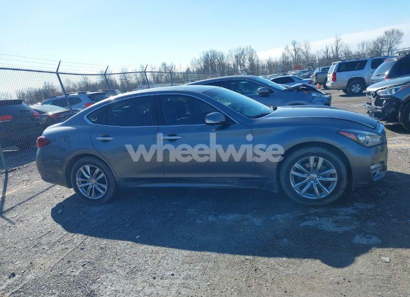 Photo 13 of 2018 Infiniti Q70 3.7X LUXE (VIN JN1BY1AR3JM220783)