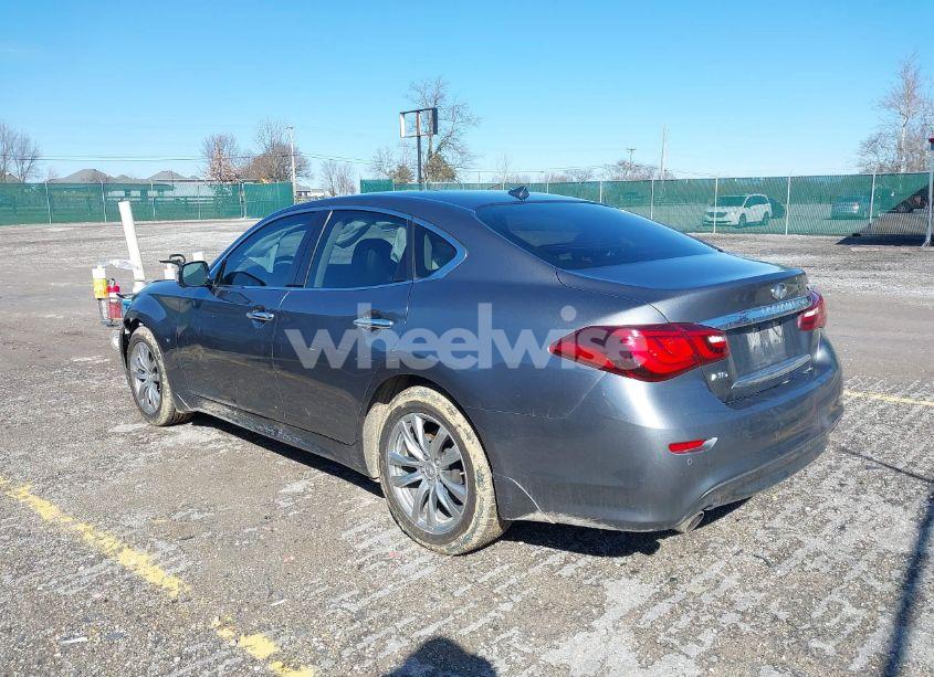 Photo 3 of 2018 Infiniti Q70 3.7X LUXE (VIN JN1BY1AR3JM220783)