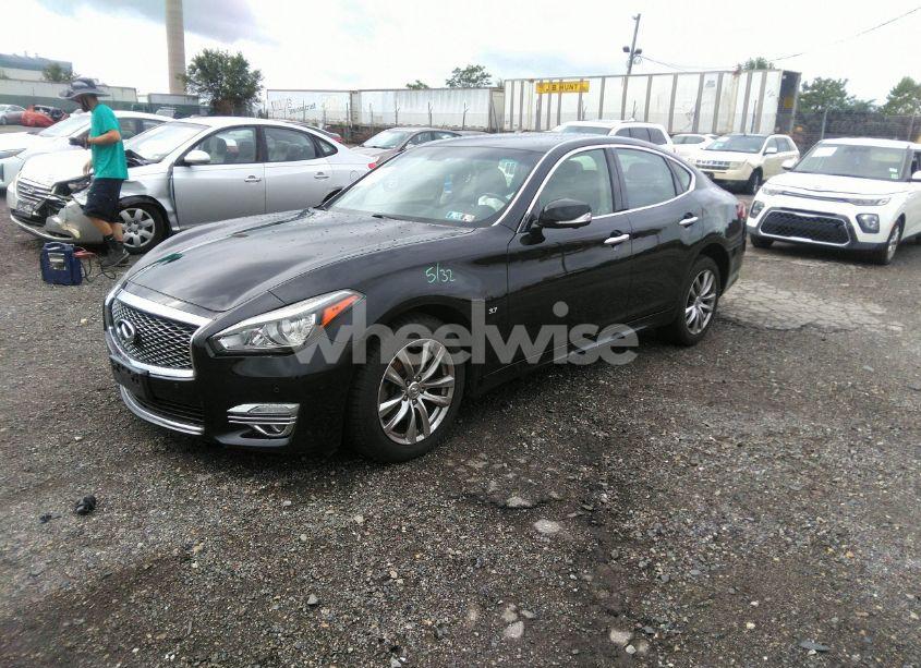 Photo 2 of 2015 Infiniti Q70 3.7X (VIN JN1BY1AR8FM561393)