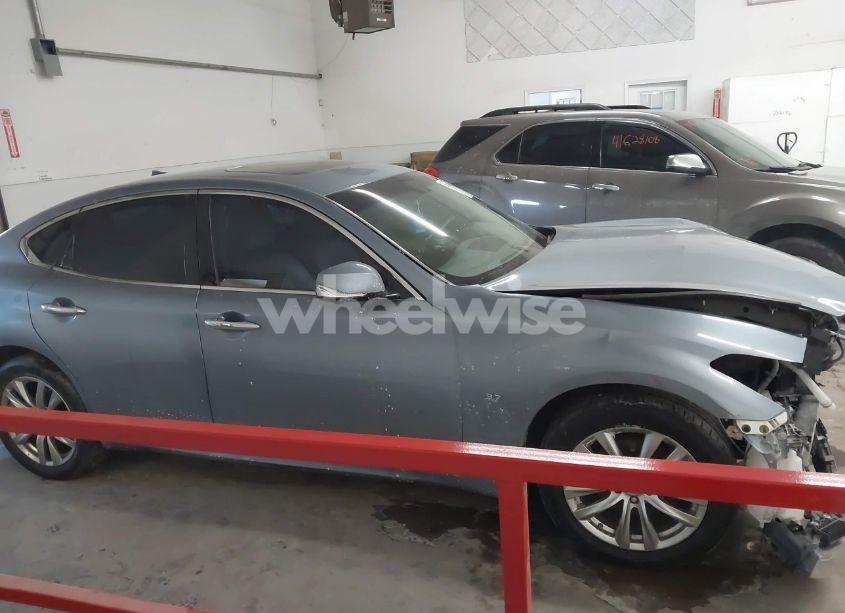 Photo 13 of 2018 Infiniti Q70 3.7X LUXE (VIN JN1BY1AR8JM220035)