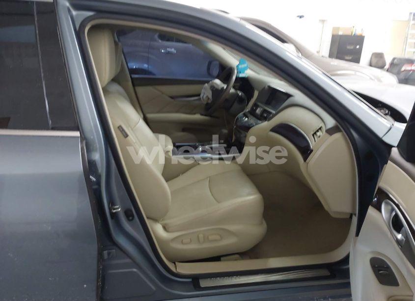 Photo 5 of 2018 Infiniti Q70 3.7X LUXE (VIN JN1BY1AR8JM220035)