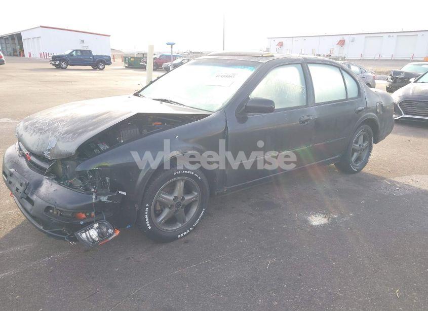 Photo 2 of 1999 Nissan Maxima GLE/GXE/SE/SE-L (VIN JN1CA21A0XT700187)