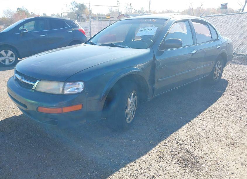 Photo 2 of 1998 Nissan Maxima GLE/GXE/SE (VIN JN1CA21A3WT402294)