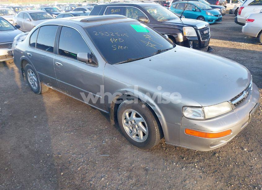 1999 Nissan Maxima GLE/GXE/SE/SE-L (VIN JN1CA21A4XT105729) main photo