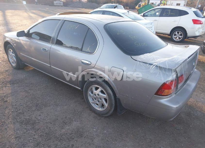 Photo 3 of 1999 Nissan Maxima GLE/GXE/SE/SE-L (VIN JN1CA21A4XT105729)