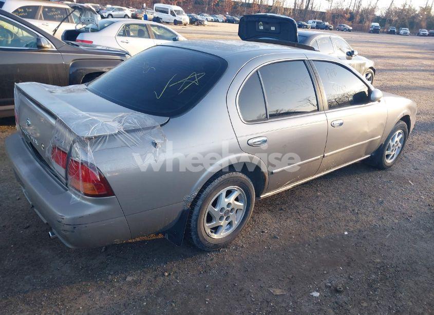 Photo 4 of 1999 Nissan Maxima GLE/GXE/SE/SE-L (VIN JN1CA21A4XT105729)
