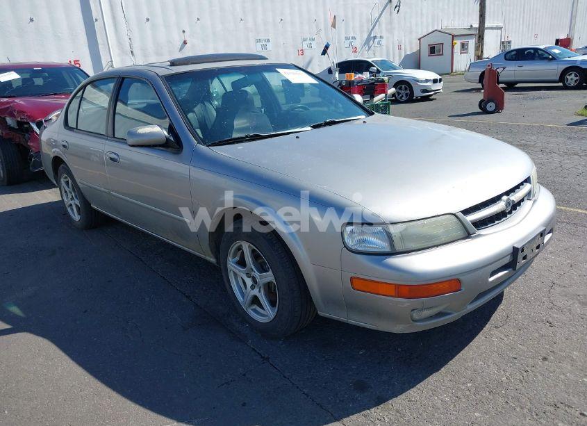 1998 Nissan Maxima GLE/GXE/SE (VIN JN1CA21A6WT301301) main photo