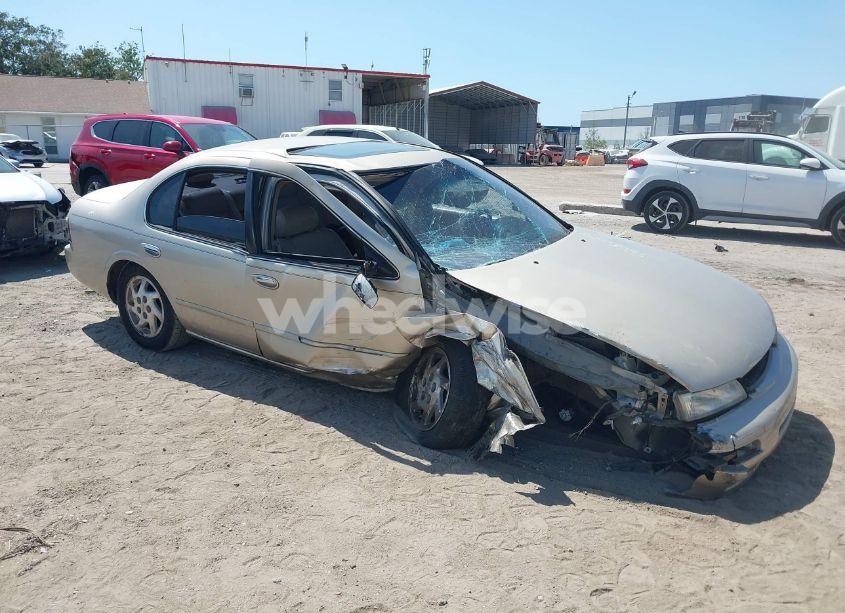 1999 Nissan Maxima GLE/GXE/SE/SE-L (VIN JN1CA21A8XT109136) main photo