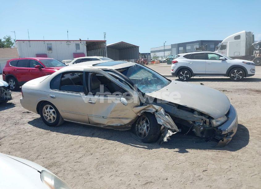 Photo 12 of 1999 Nissan Maxima GLE/GXE/SE/SE-L (VIN JN1CA21A8XT109136)