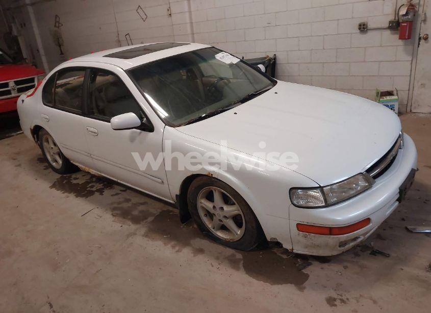 1998 Nissan Maxima GLE/GXE/SE (VIN JN1CA21A9WM805626) main photo