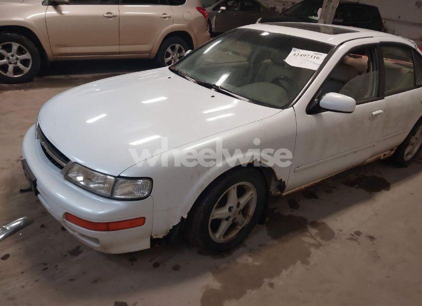 Photo 2 of 1998 Nissan Maxima GLE/GXE/SE (VIN JN1CA21A9WM805626)