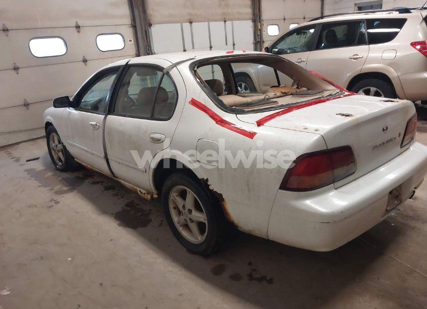 Photo 3 of 1998 Nissan Maxima GLE/GXE/SE (VIN JN1CA21A9WM805626)