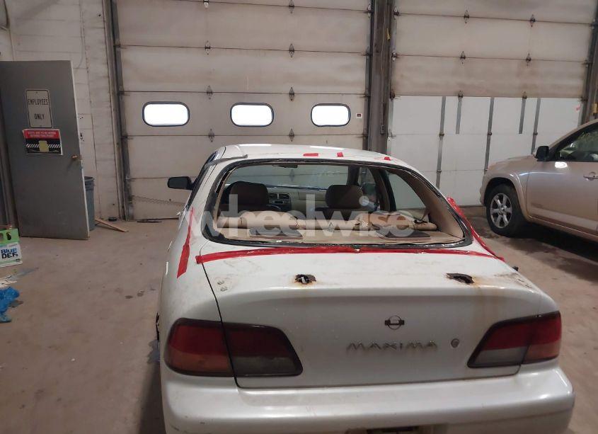 Photo 6 of 1998 Nissan Maxima GLE/GXE/SE (VIN JN1CA21A9WM805626)