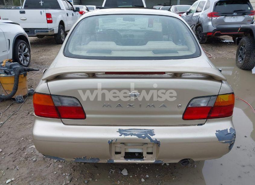 Photo 16 of 1996 Nissan Maxima GLE/GXE/SE (VIN JN1CA21D0TT704597)