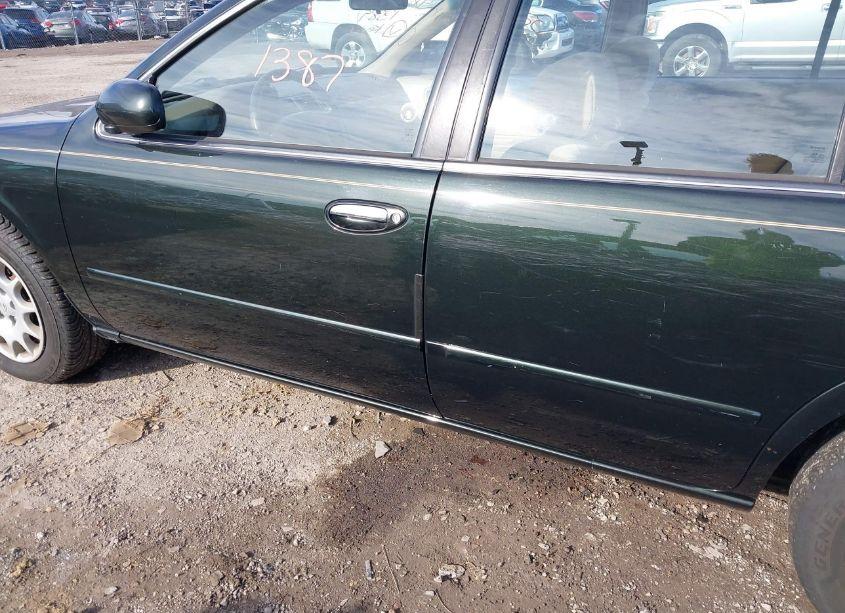 Photo 17 of 1998 Nissan Maxima GLE/GXE/SE (VIN JN1CA21D0WM905429)