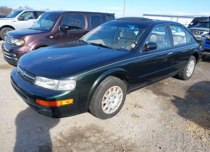 Photo 2 of 1998 Nissan Maxima GLE/GXE/SE (VIN JN1CA21D0WM905429)