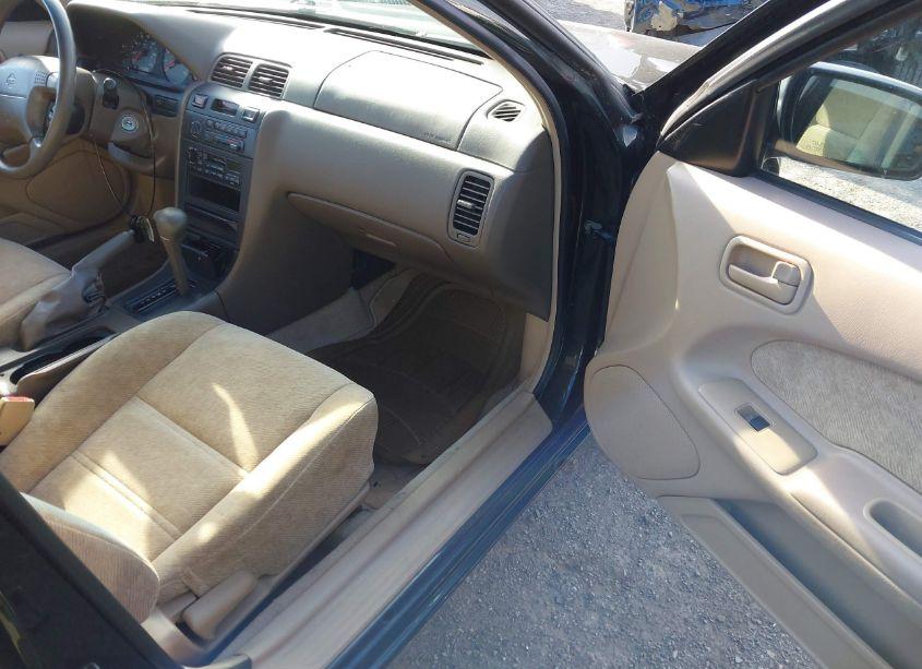 Photo 5 of 1998 Nissan Maxima GLE/GXE/SE (VIN JN1CA21D0WM905429)