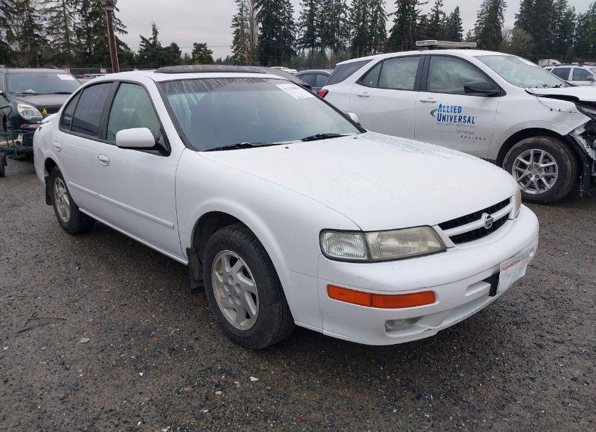 1998 Nissan Maxima GLE/GXE/SE (VIN JN1CA21D0WT525464) main photo