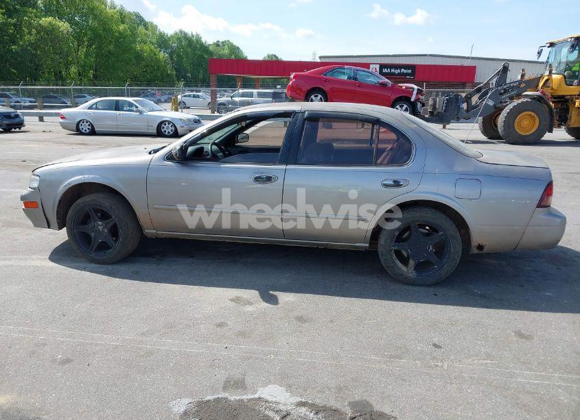 Photo 15 of 1999 Nissan Maxima GLE/GXE/SE/SE-L (VIN JN1CA21D1XT202977)