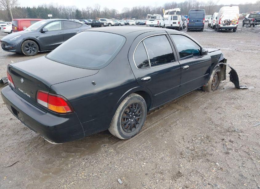 Photo 4 of 1998 Nissan Maxima GLE/GXE/SE (VIN JN1CA21D3WM911998)