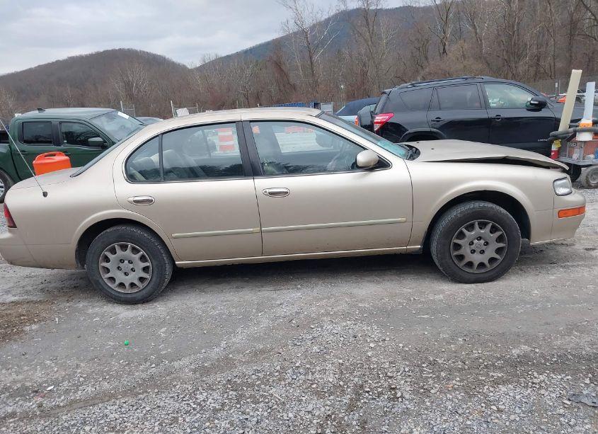 Photo 13 of 1998 Nissan Maxima GLE/GXE/SE (VIN JN1CA21D3WT524177)