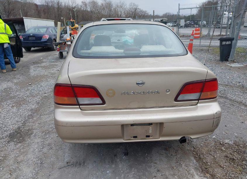 Photo 16 of 1998 Nissan Maxima GLE/GXE/SE (VIN JN1CA21D3WT524177)