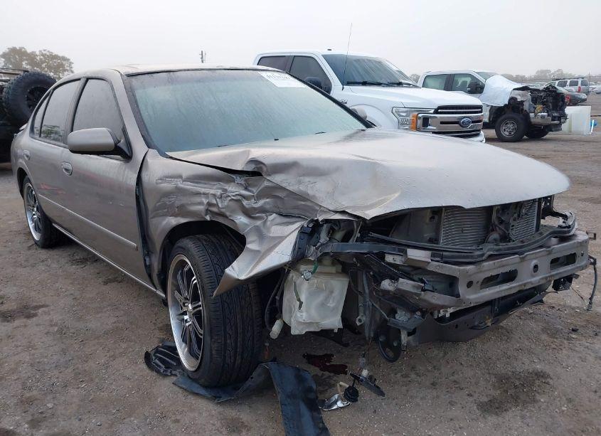 Photo 13 of 1999 Nissan Maxima GLE/GXE/SE/SE-L (VIN JN1CA21D3XT218713)