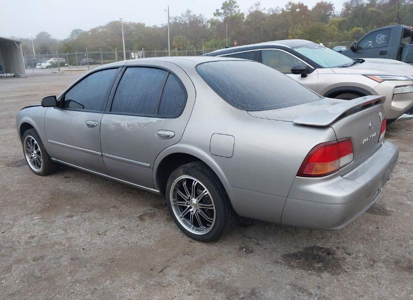 Photo 3 of 1999 Nissan Maxima GLE/GXE/SE/SE-L (VIN JN1CA21D3XT218713)
