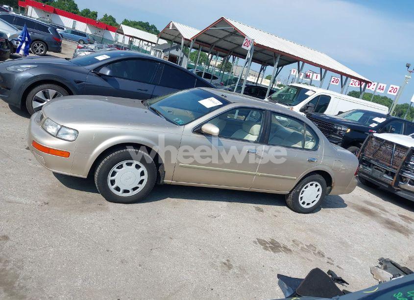 Photo 14 of 1996 Nissan Maxima GLE/GXE/SE (VIN JN1CA21D4TM409657)