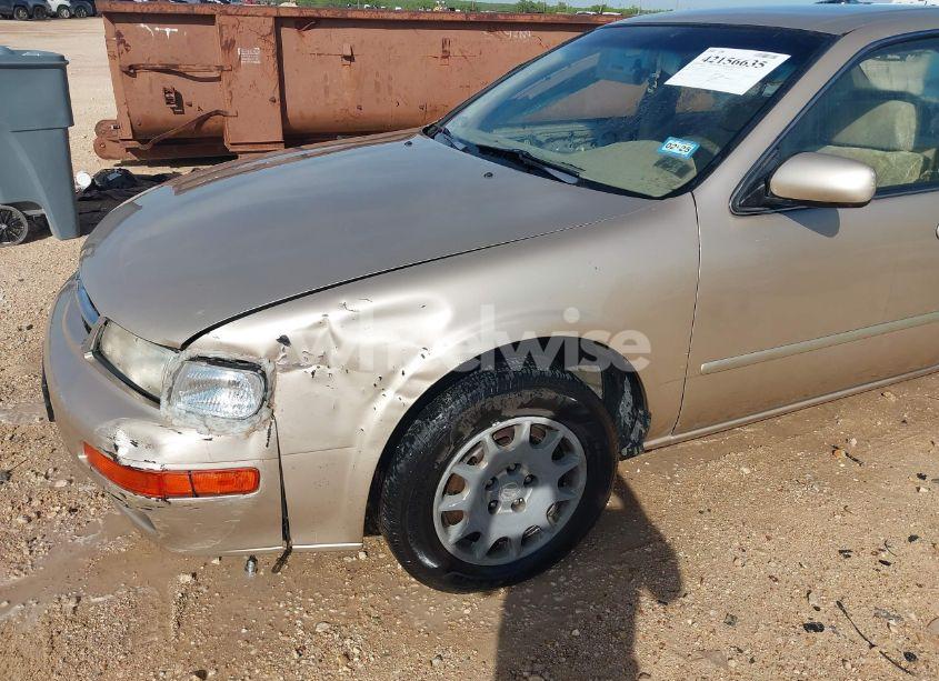 Photo 6 of 1997 Nissan Maxima GLE/GXE/SE (VIN JN1CA21D5VT847225)