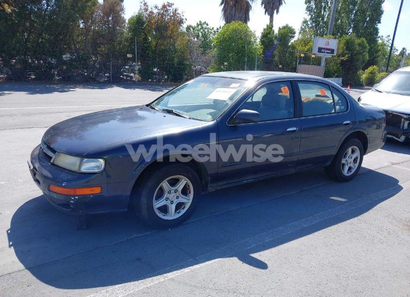 Photo 2 of 1998 Nissan Maxima GLE/GXE/SE (VIN JN1CA21D5WT500625)