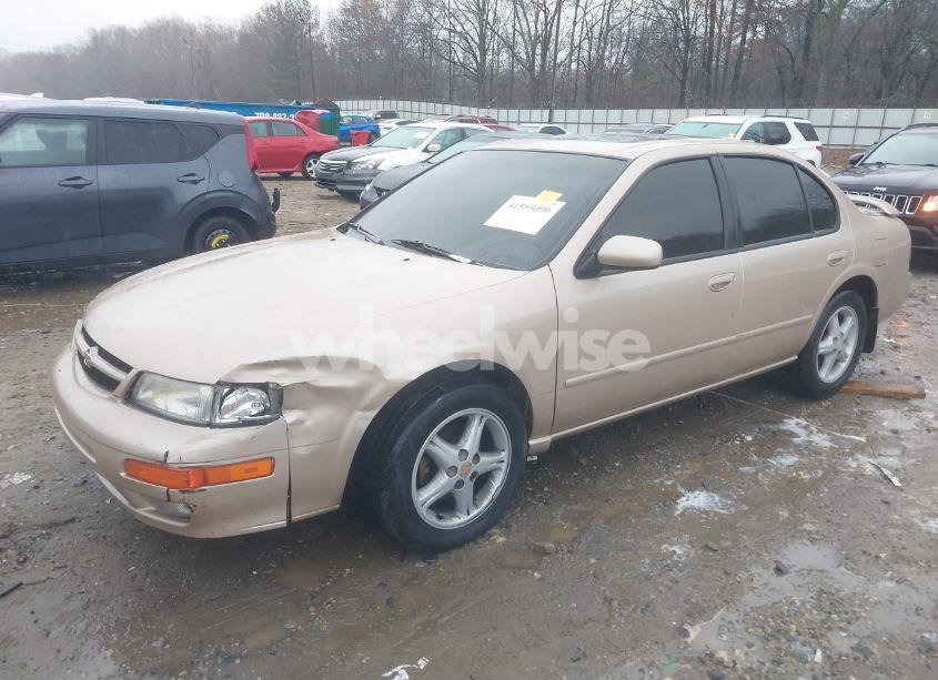 Photo 2 of 1998 Nissan Maxima GLE/GXE/SE (VIN JN1CA21D6WM923286)