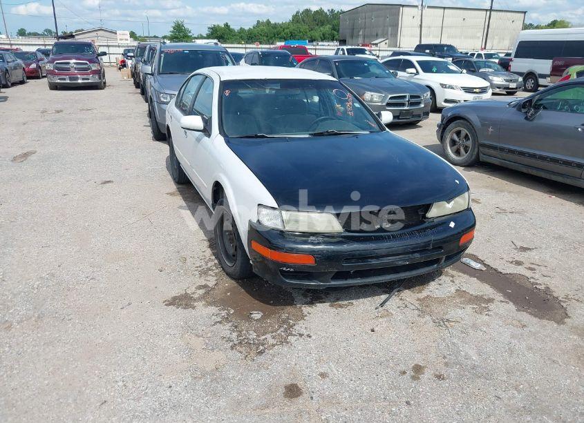 1998 Nissan Maxima GLE/GXE/SE (VIN JN1CA21D6WT501458) main photo