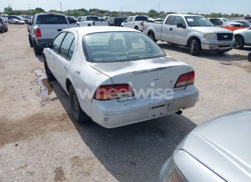 Photo 3 of 1998 Nissan Maxima GLE/GXE/SE (VIN JN1CA21D6WT501458)