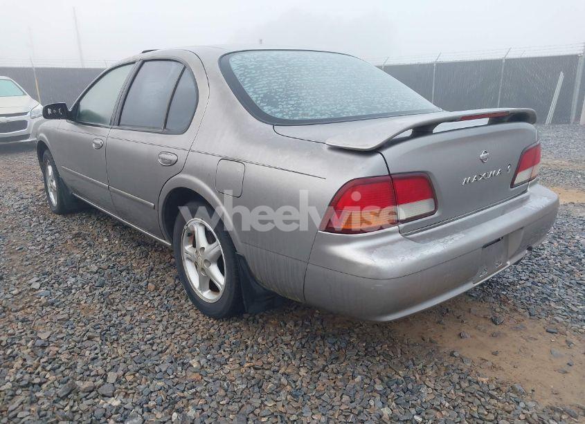 Photo 3 of 1999 Nissan Maxima GLE/GXE/SE/SE-L (VIN JN1CA21D6XT216129)