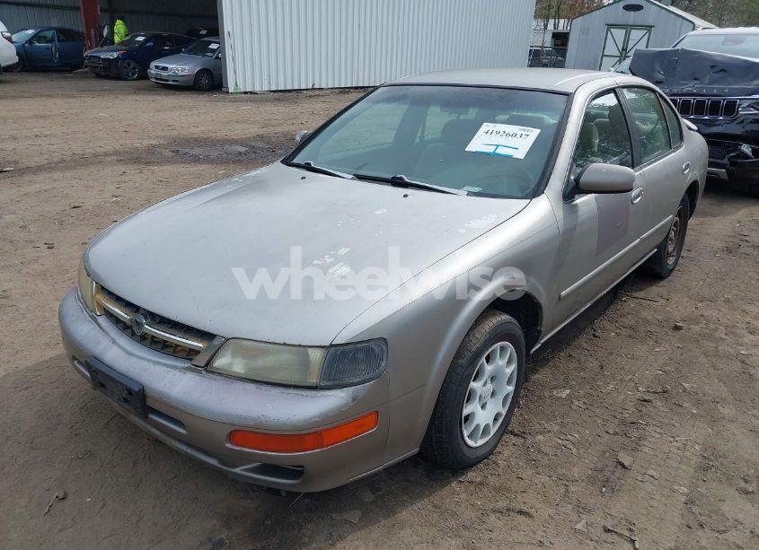 Photo 2 of 1999 Nissan Maxima GLE/GXE/SE/SE-L (VIN JN1CA21D7XT207262)