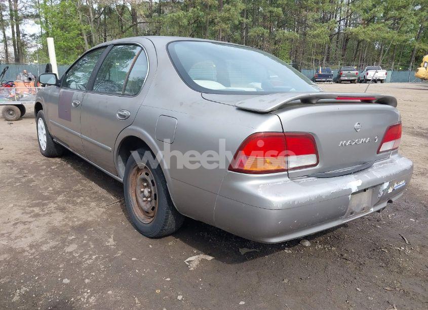 Photo 3 of 1999 Nissan Maxima GLE/GXE/SE/SE-L (VIN JN1CA21D7XT207262)