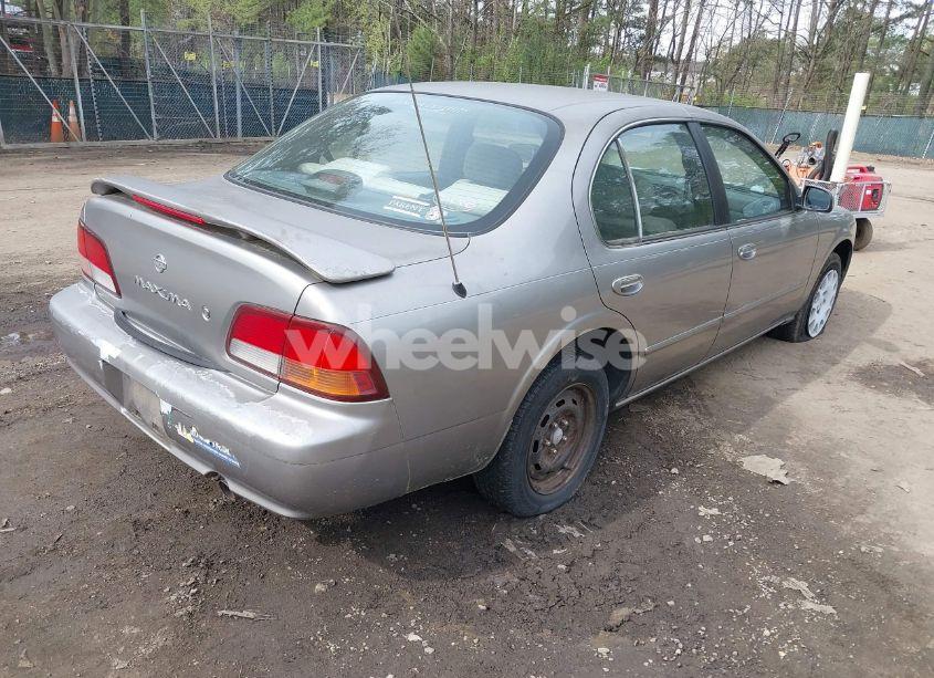 Photo 4 of 1999 Nissan Maxima GLE/GXE/SE/SE-L (VIN JN1CA21D7XT207262)