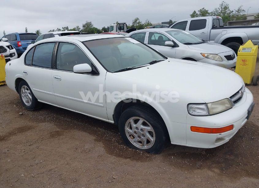 1999 Nissan Maxima GLE/GXE/SE/SE-L (VIN JN1CA21D7XT811913) main photo