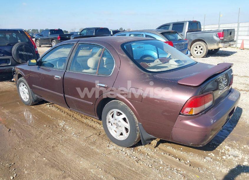 Photo 3 of 1998 Nissan Maxima GLE/GXE/SE (VIN JN1CA21DXWT605810)