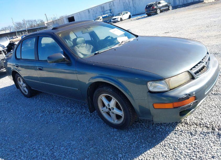 1998 Nissan Maxima GLE/GXE/SE (VIN JN1CA21DXWT613261) main photo