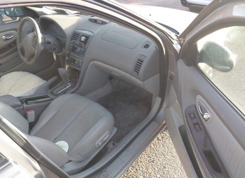 Photo 5 of 2001 Nissan Maxima GLE (VIN JN1CA31A41T101886)