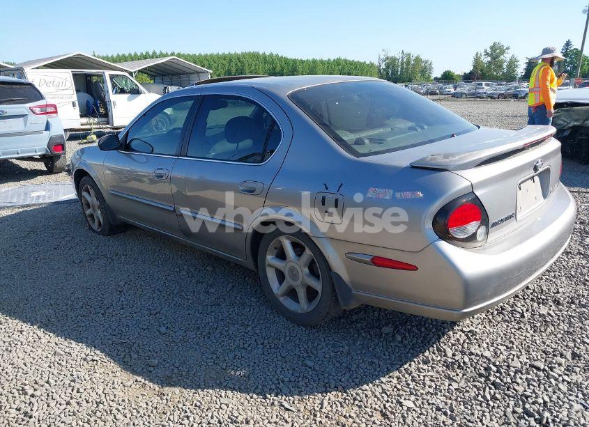 Photo 3 of 2001 Nissan Maxima SE (VIN JN1CA31A41T304048)