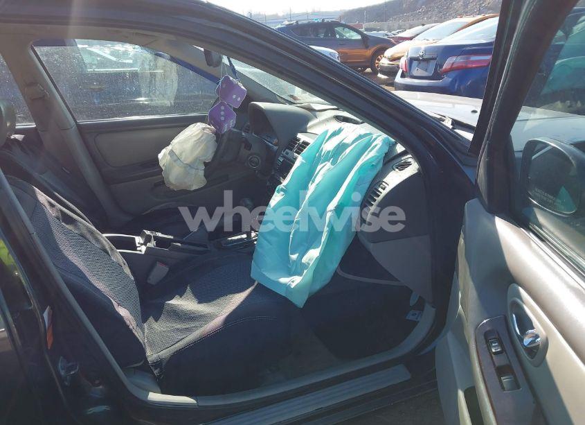 Photo 5 of 2001 Nissan Maxima GLE (VIN JN1CA31A71T106788)