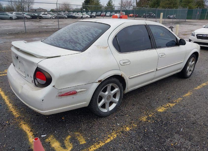 Photo 4 of 2000 Nissan Maxima GLE/GXE/SE (VIN JN1CA31A8YT008086)